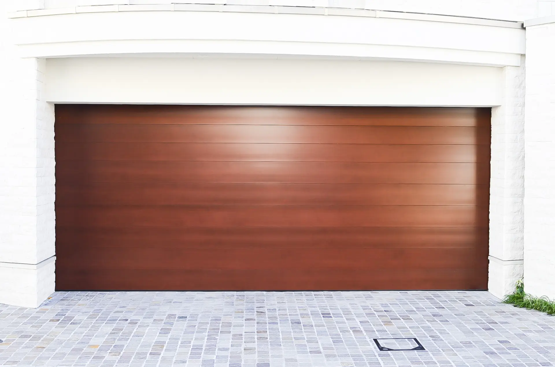 ビルトインガレージのデメリットは?新築時に後悔しないための対策や建築実例も紹介