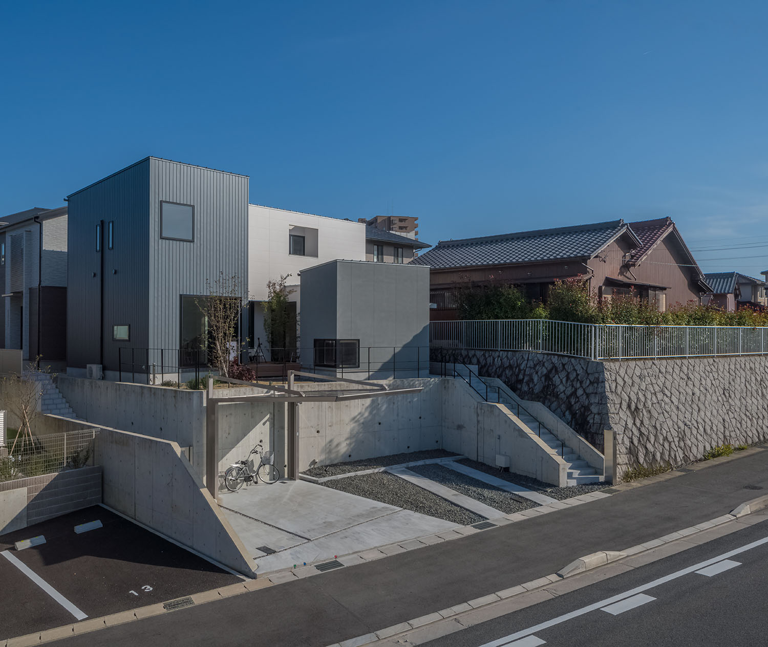 高低差が生み出す陰影までデザインした迫力のある住まい