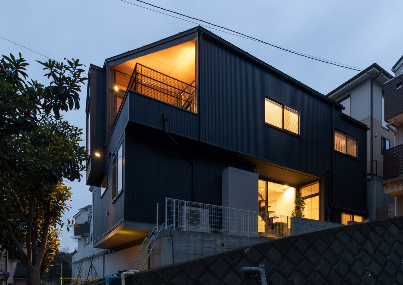 高台の家を建てるメリット・デメリットとは？建築実例も紹介 | 注文住宅なら建築設計事務所フリーダムアーキテクツ