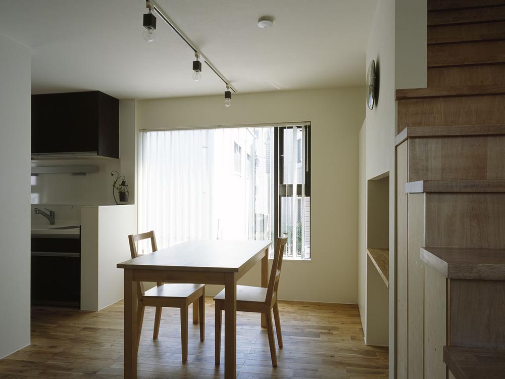 CASE232 おもちゃ箱のような家