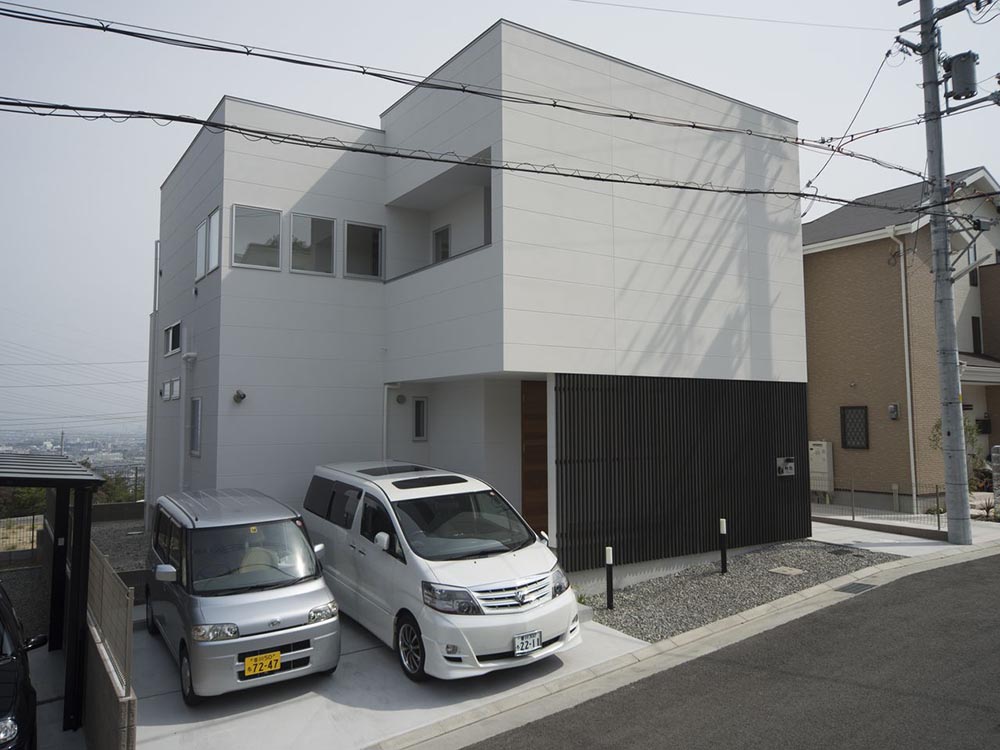CASE311 注文住宅「白とルーバー」の建築実例