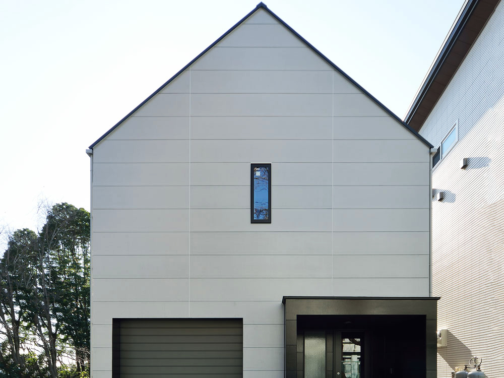 CASE676 注文住宅「箱を包む小屋裏」の建築実例