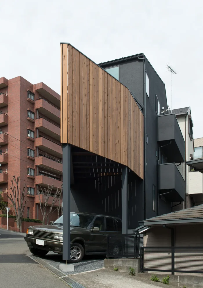 三角形の土地に建てた注文住宅の外観